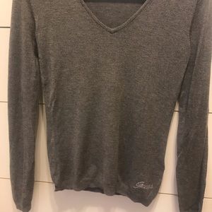 Guess crew neck sweater. Only worn once!